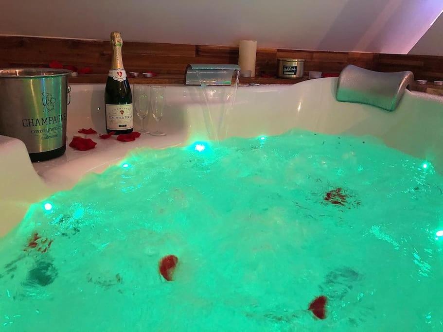 Sejour Detente Au Coeur De Macon Spa,Cine,Bouteille Offerte מראה חיצוני תמונה