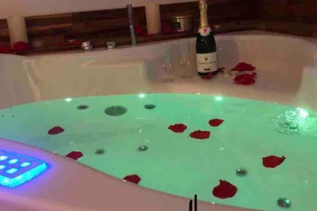 Sejour Detente Au Coeur De Macon Spa,Cine,Bouteille Offerte מראה חיצוני תמונה